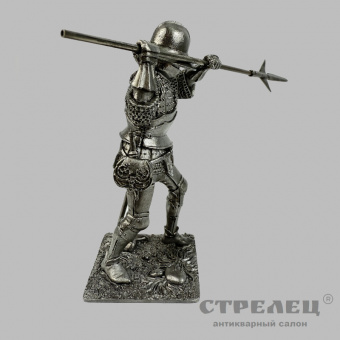 фото — оловянный солдатик «алебардист, европа, 15 век». гк